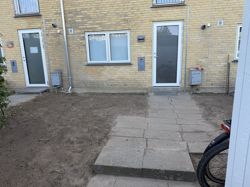 Gårdhave efter oprydning